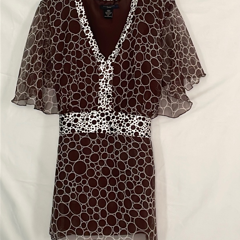 Silkland blouse NWOT  size 3X brown &white ties in back. Lined under overlay
